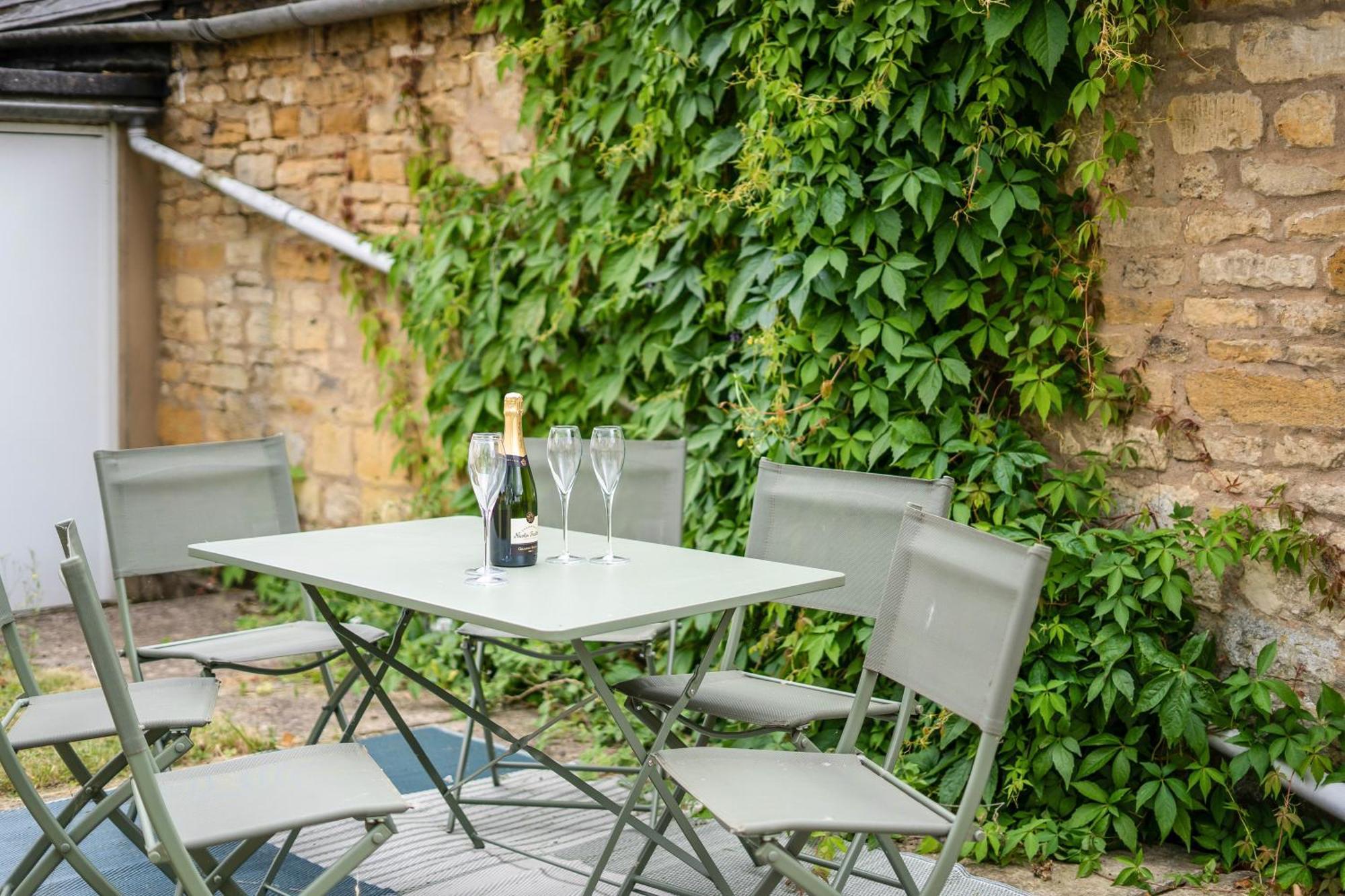 Apartamento Redesdale View, High Street With Private Garden Moreton-in-Marsh Exterior foto